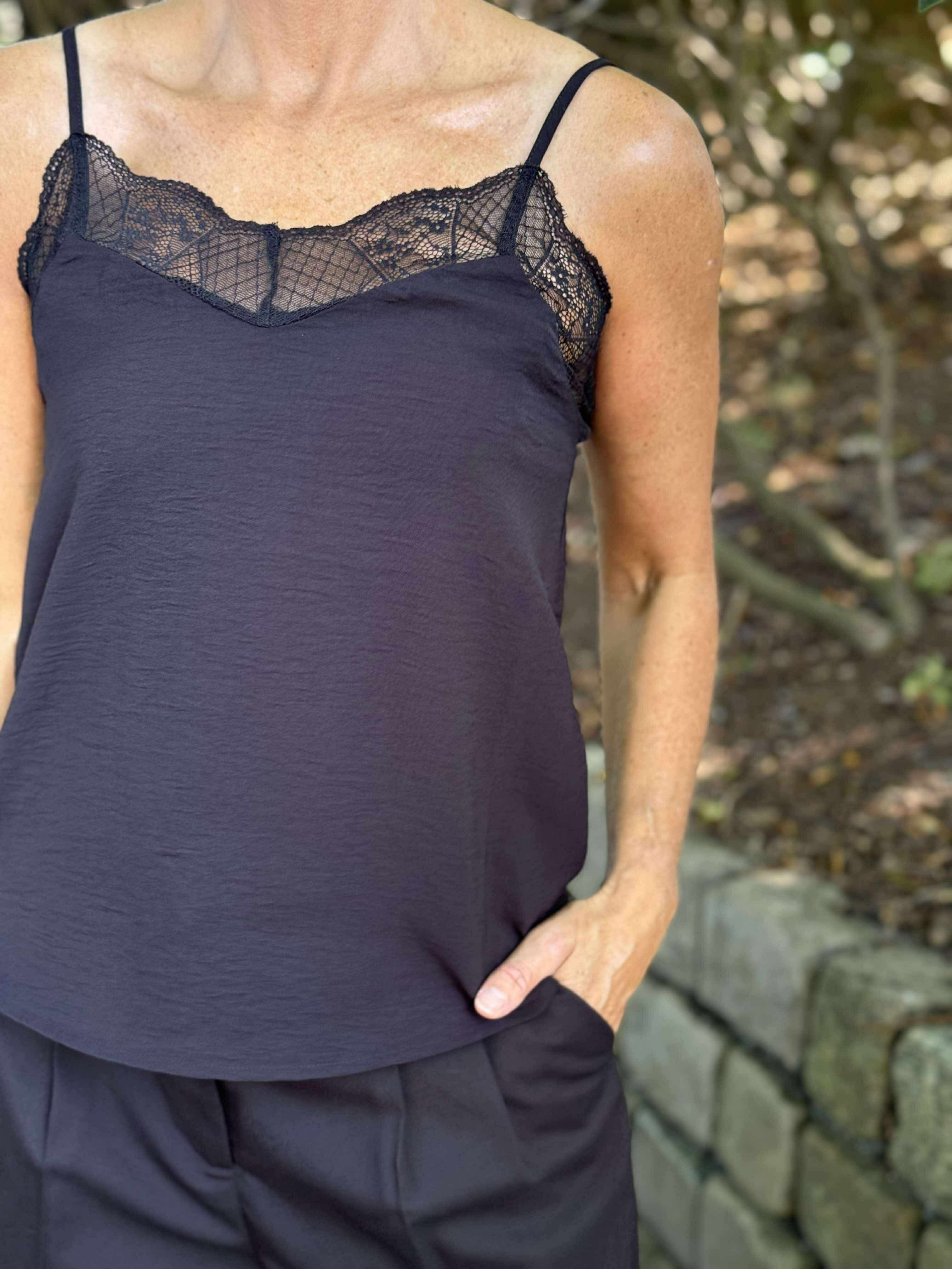 PCTIFFANY Singlet - Black